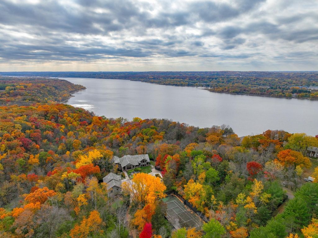 Bruce Lenzen Designed Home with Breathtaking Views Offered at 2.85 Million in Hudson Wisconsin 51