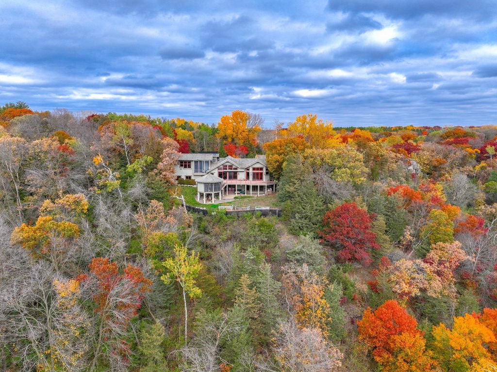 Bruce Lenzen Designed Home with Breathtaking Views Offered at 2.85 Million in Hudson Wisconsin 6