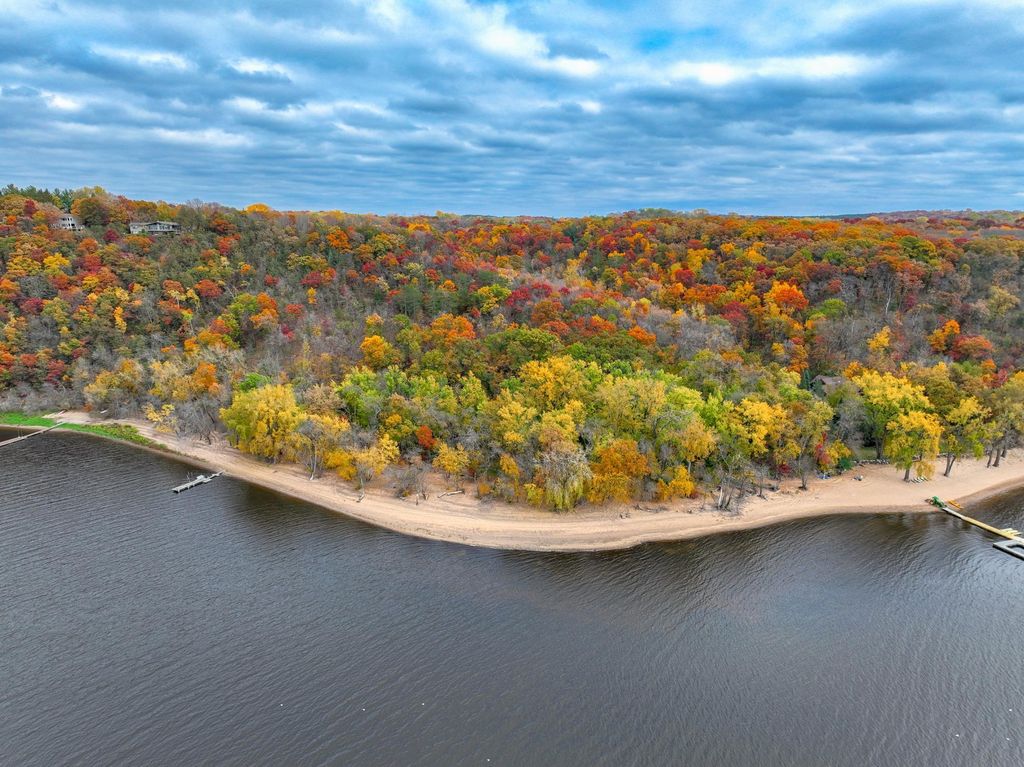 Bruce Lenzen Designed Home with Breathtaking Views Offered at 2.85 Million in Hudson Wisconsin 7