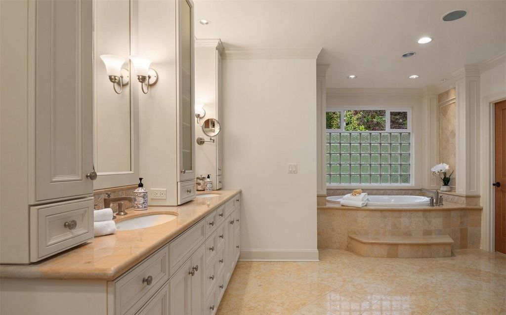 Cantergrove Estates Home in Issaquah Washington Offers Resort Style Living for 4.9 Million 20