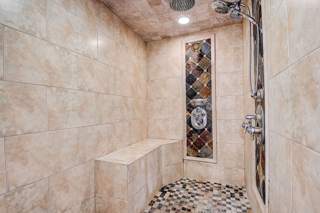 Elegance and Ultimate Comfort A Luxurious Property in Fishers Indiana Priced at 2.249 Million 21 1
