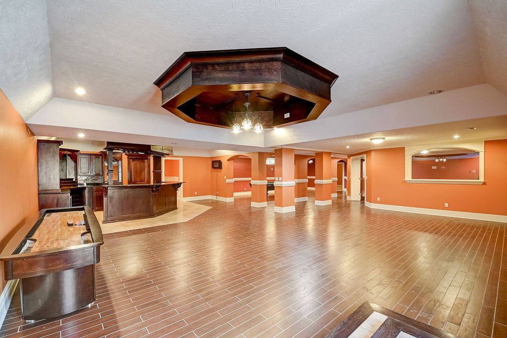 Elegance and Ultimate Comfort A Luxurious Property in Fishers Indiana Priced at 2.249 Million 31 2