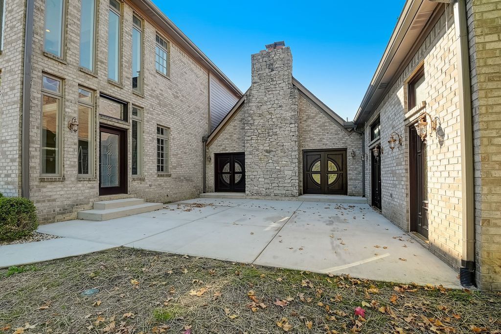 Elegance and Ultimate Comfort A Luxurious Property in Fishers Indiana Priced at 2.249 Million 42 1
