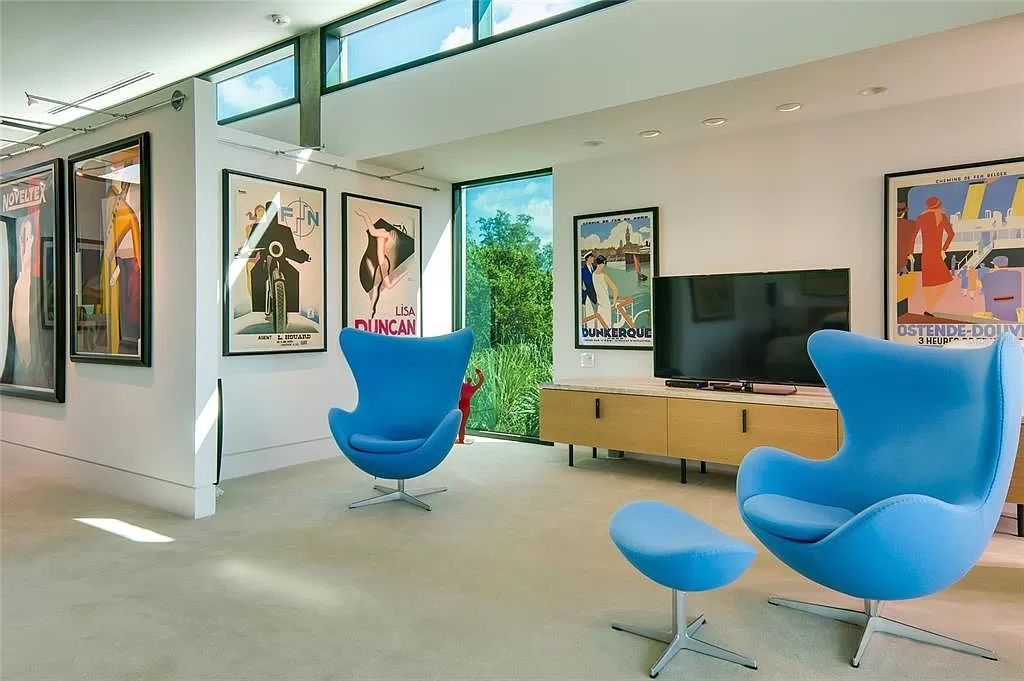 Welcome to 8250 Sanderling Road, a stunning contemporary masterpiece by renowned architect Guy Peterson FAIA, nestled within the exclusive Sanderling Club on Siesta Key. This award-winning property boasts a striking exterior composed of interconnected pavilions, recognized for its architectural excellence by the Florida Gulf Coast Chapter of the AIA and featured in prestigious publications like HGTV Homes Across America
