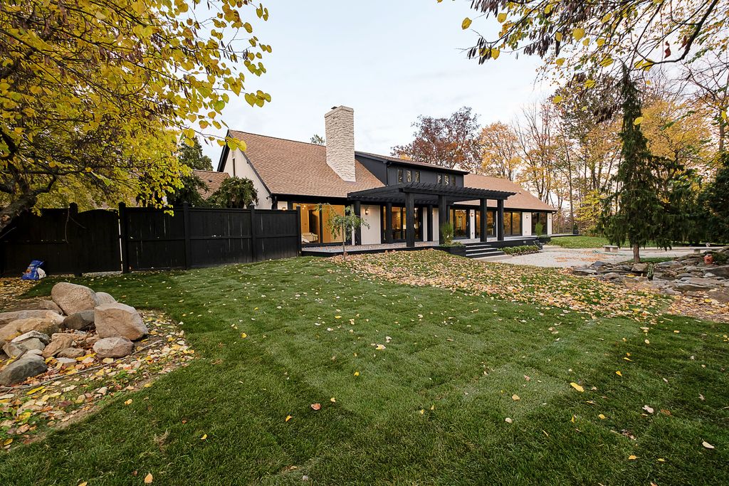 Exquisite Transitional Modern Sanctuary in Carmel Indiana Listed at 2.795 Million 45