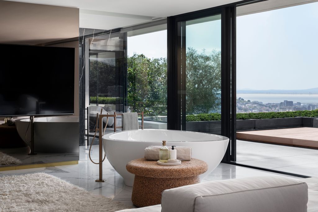 Glen Villa in Cape Town Showcases ARRCC's Exquisite Interior Design
