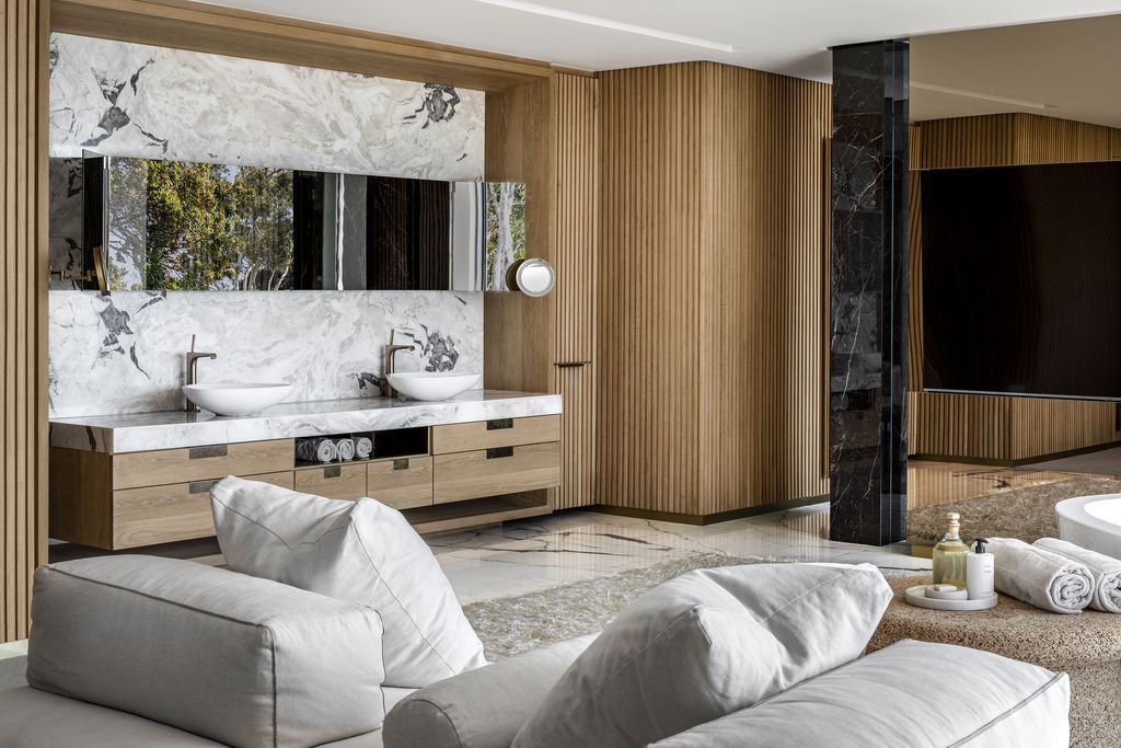 Glen Villa in Cape Town Showcases ARRCC's Exquisite Interior Design