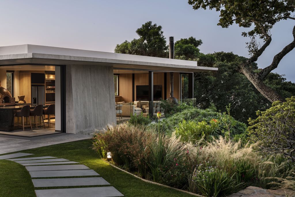 Glen Villa in Cape Town Showcases ARRCC's Exquisite Interior Design