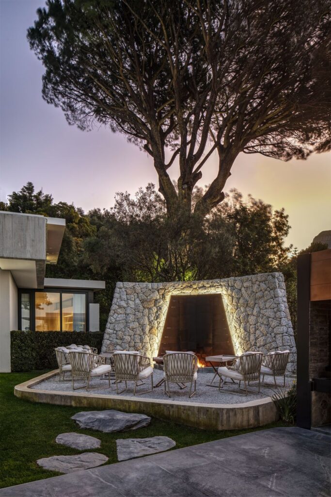 Glen Villa in Cape Town Showcases ARRCCs Exquisite Interior Design 6