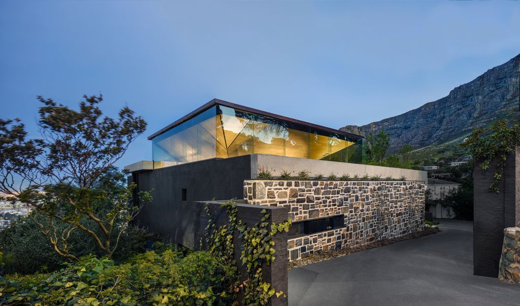 Kloof 119A, A Captivating SAOTA Masterpiece with Breathtaking Views