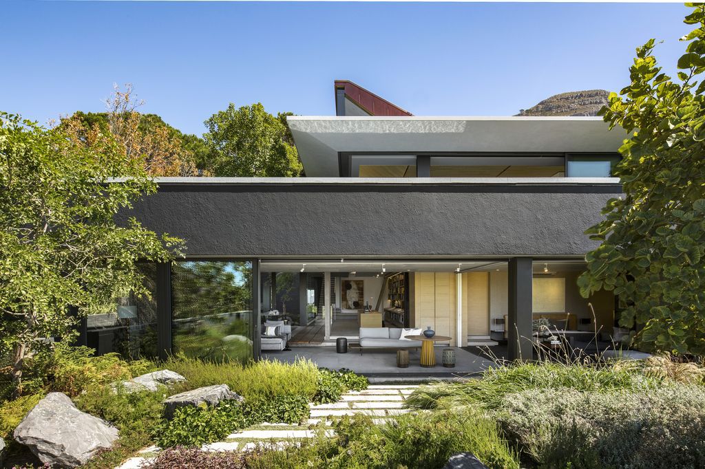 Kloof 119A, A Captivating SAOTA Masterpiece with Breathtaking Views