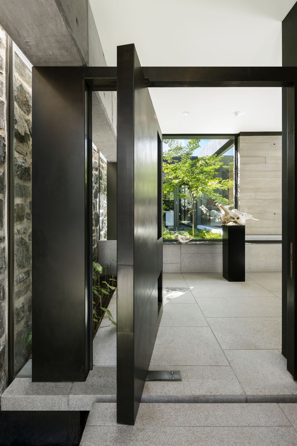 Kloof 119A, A Captivating SAOTA Masterpiece with Breathtaking Views