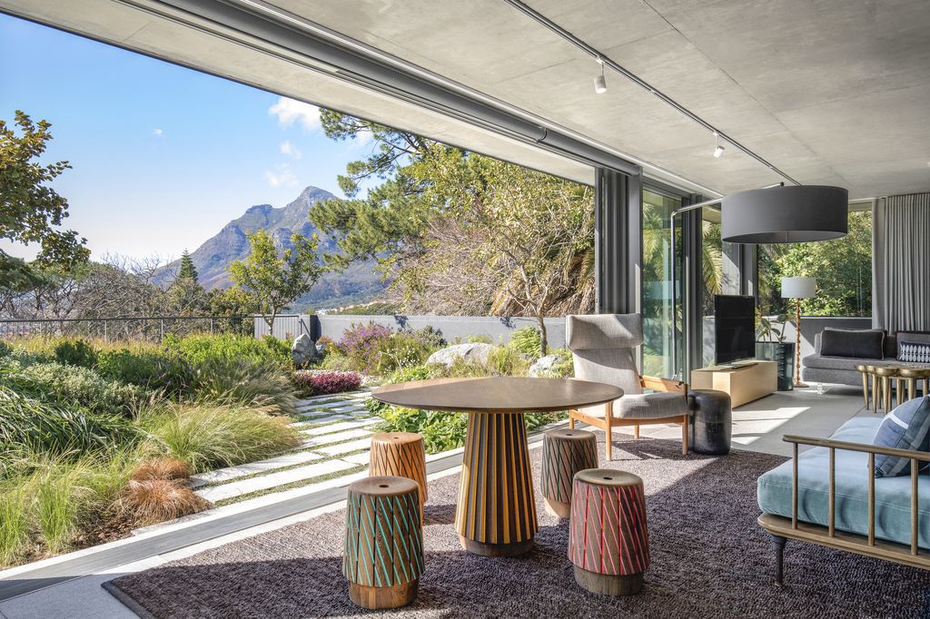 Kloof 119A, A Captivating SAOTA Masterpiece with Breathtaking Views