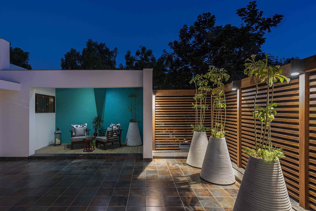 L House Combines Stark and Clean volumes by The Grid Architects