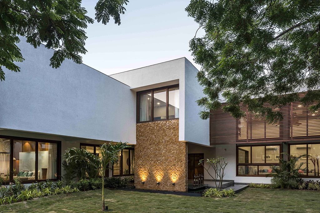 L House Combines Stark and Clean volumes by The Grid Architects
