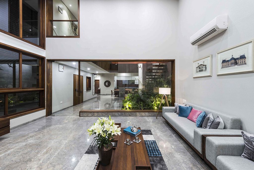 L House Combines Stark and Clean volumes by The Grid Architects