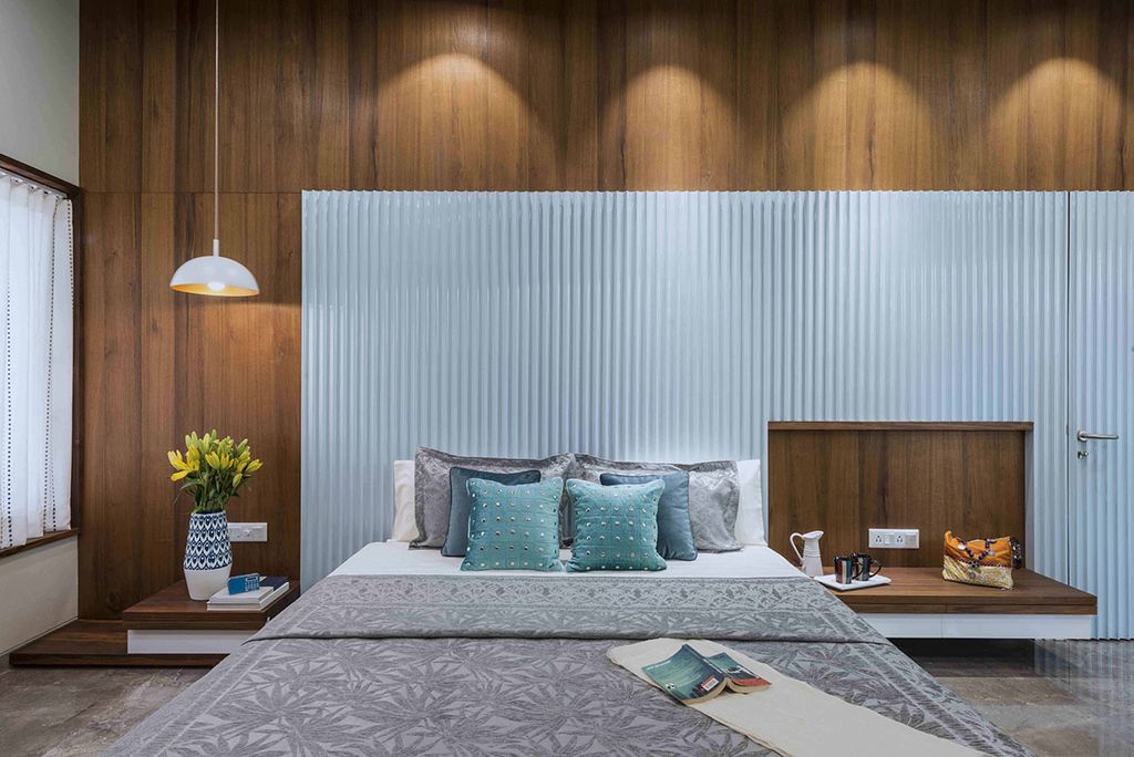 L House Combines Stark and Clean volumes by The Grid Architects