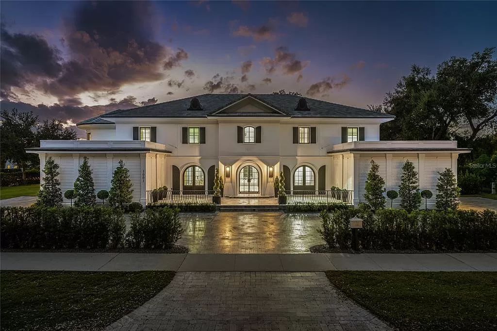 Discover Winter Park's epitome of luxury living in this architectural masterpiece by award-winning architect Larry Boerder. Just steps from Park Avenue's upscale boutiques and restaurants, this 2021-built estate boasts opulence at every turn.