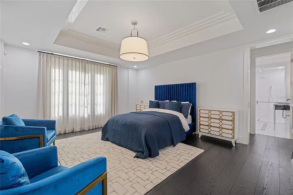 Discover Winter Park's epitome of luxury living in this architectural masterpiece by award-winning architect Larry Boerder. Just steps from Park Avenue's upscale boutiques and restaurants, this 2021-built estate boasts opulence at every turn.