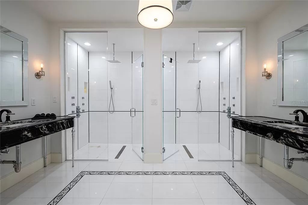 Discover Winter Park's epitome of luxury living in this architectural masterpiece by award-winning architect Larry Boerder. Just steps from Park Avenue's upscale boutiques and restaurants, this 2021-built estate boasts opulence at every turn.