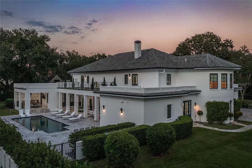Discover Winter Park's epitome of luxury living in this architectural masterpiece by award-winning architect Larry Boerder. Just steps from Park Avenue's upscale boutiques and restaurants, this 2021-built estate boasts opulence at every turn.
