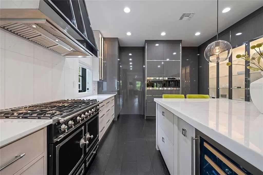 Discover Winter Park's epitome of luxury living in this architectural masterpiece by award-winning architect Larry Boerder. Just steps from Park Avenue's upscale boutiques and restaurants, this 2021-built estate boasts opulence at every turn.