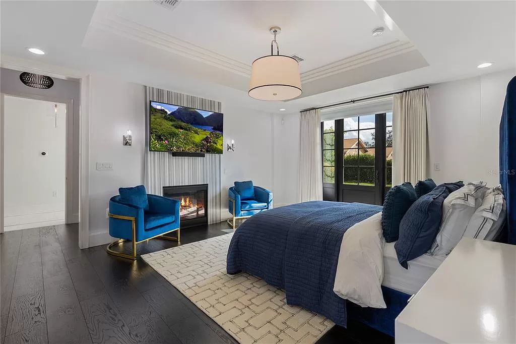 Discover Winter Park's epitome of luxury living in this architectural masterpiece by award-winning architect Larry Boerder. Just steps from Park Avenue's upscale boutiques and restaurants, this 2021-built estate boasts opulence at every turn.
