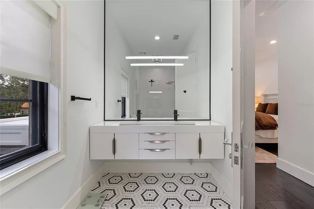 Discover Winter Park's epitome of luxury living in this architectural masterpiece by award-winning architect Larry Boerder. Just steps from Park Avenue's upscale boutiques and restaurants, this 2021-built estate boasts opulence at every turn.