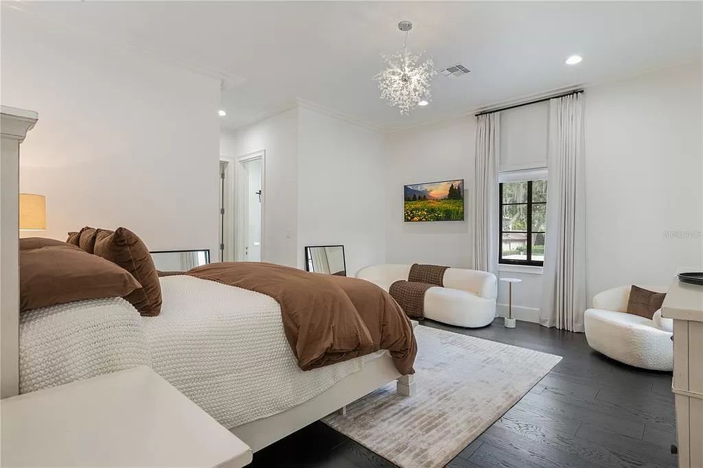 Discover Winter Park's epitome of luxury living in this architectural masterpiece by award-winning architect Larry Boerder. Just steps from Park Avenue's upscale boutiques and restaurants, this 2021-built estate boasts opulence at every turn.