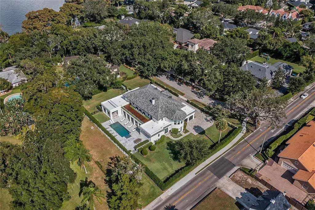 Discover Winter Park's epitome of luxury living in this architectural masterpiece by award-winning architect Larry Boerder. Just steps from Park Avenue's upscale boutiques and restaurants, this 2021-built estate boasts opulence at every turn.
