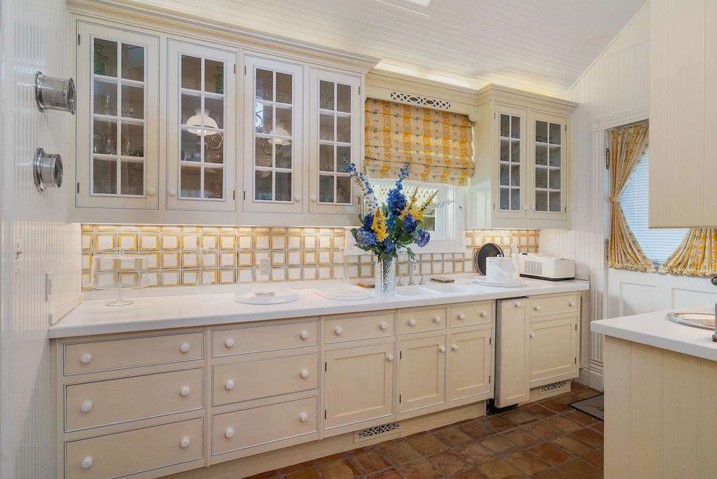 Magnificent Home with Breathtaking Lake Huron Views Listed at 4.75 Million in Michigan 10
