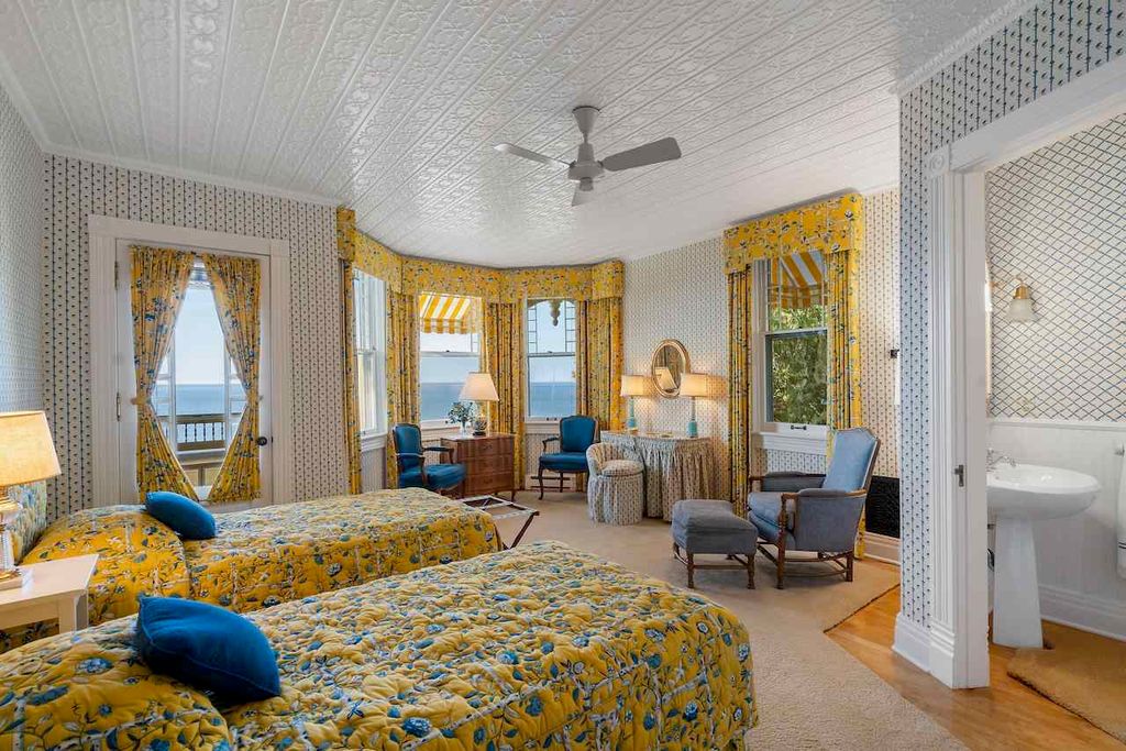 Magnificent Home with Breathtaking Lake Huron Views Listed at 4.75 Million in Michigan 14