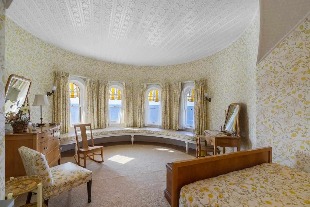 Magnificent Home with Breathtaking Lake Huron Views Listed at 4.75 Million in Michigan 18