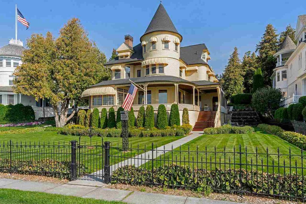 Magnificent Home with Breathtaking Lake Huron Views Listed at 4.75 Million in Michigan 27