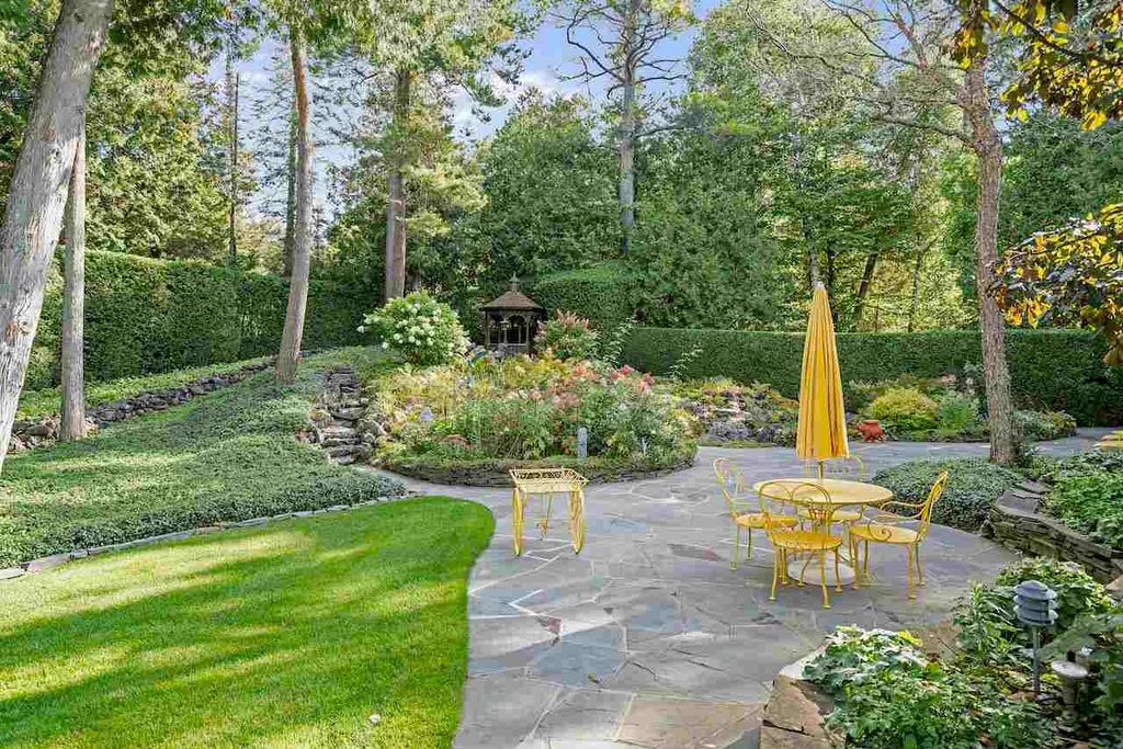 Magnificent Home with Breathtaking Lake Huron Views Listed at 4.75 Million in Michigan 31