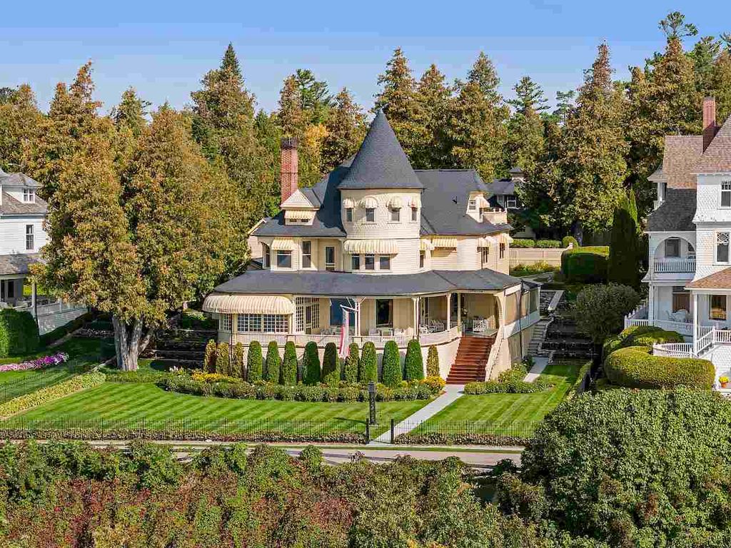 Magnificent Home with Breathtaking Lake Huron Views Listed at 4.75 Million in Michigan 37