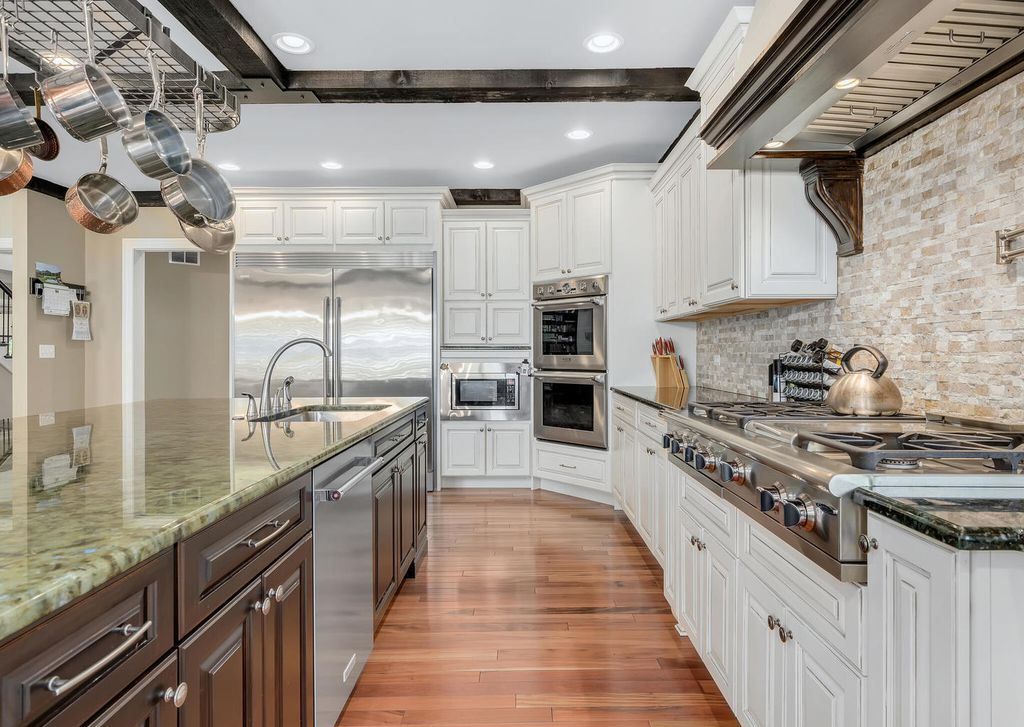 Majestic Custom Built Home on Over an Acre Backing to Woods in Burr Ridge Illinois Offered at 2999900 16