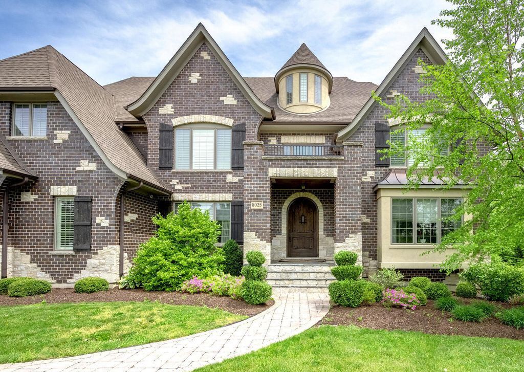 Majestic Custom Built Home on Over an Acre Backing to Woods in Burr Ridge Illinois Offered at 2999900 2