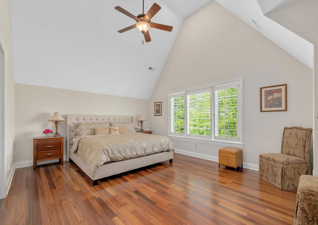 Majestic Custom Built Home on Over an Acre Backing to Woods in Burr Ridge Illinois Offered at 2999900 24