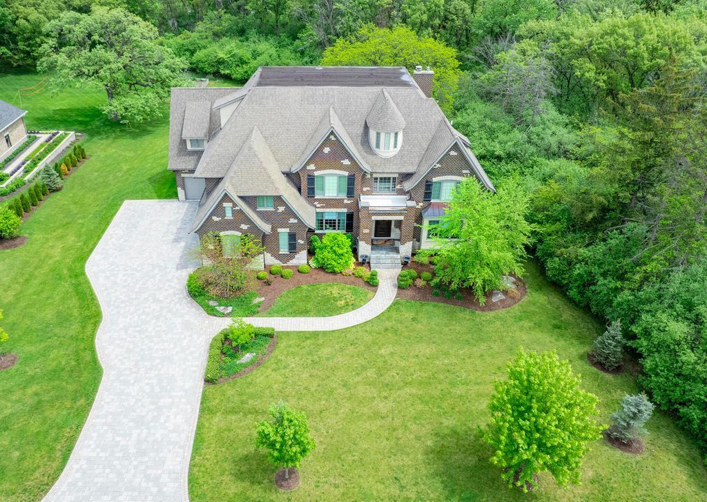 Majestic Custom Built Home on Over an Acre Backing to Woods in Burr Ridge Illinois Offered at 2999900 33
