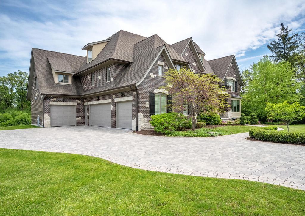 Majestic Custom Built Home on Over an Acre Backing to Woods in Burr Ridge Illinois Offered at 2999900 35