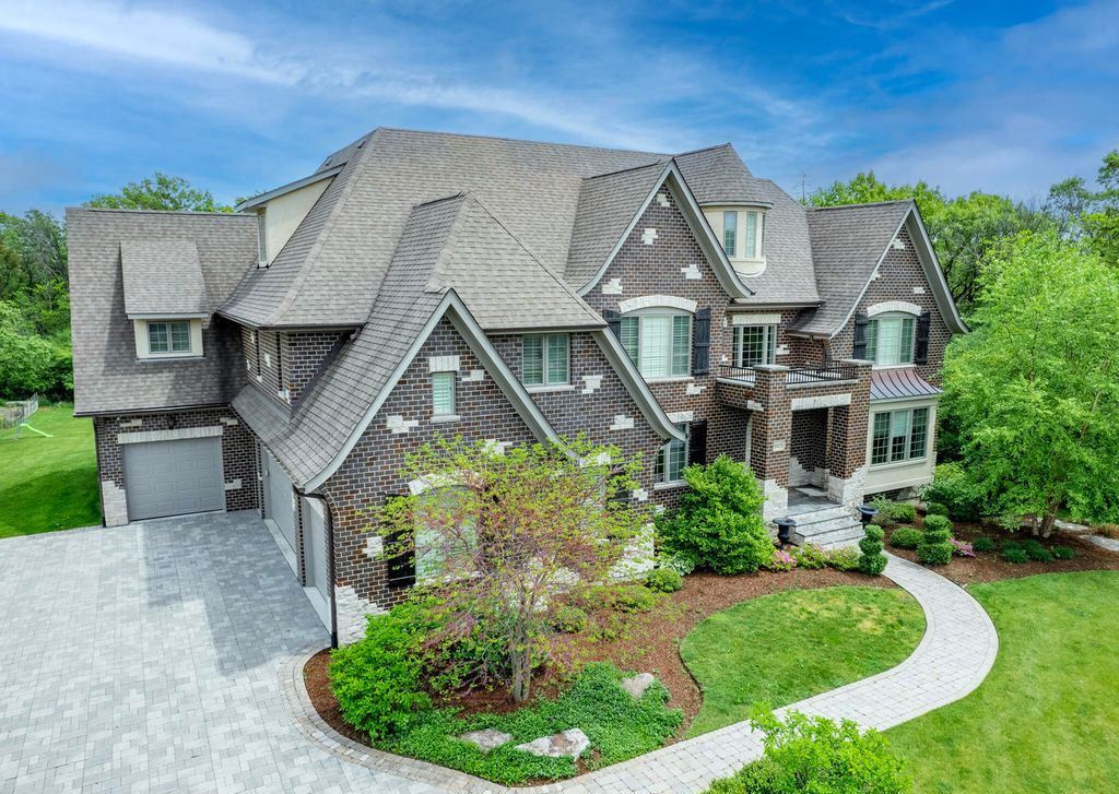 Majestic Custom Built Home on Over an Acre Backing to Woods in Burr Ridge Illinois Offered at 2999900 36