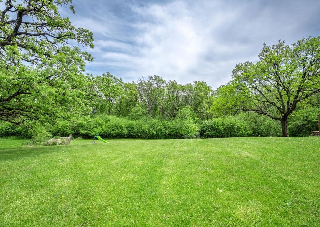 Majestic Custom Built Home on Over an Acre Backing to Woods in Burr Ridge Illinois Offered at 2999900 38