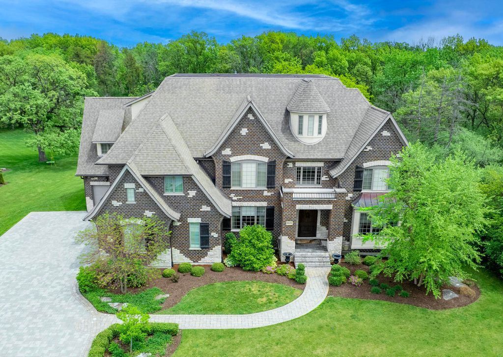 Majestic Custom Built Home on Over an Acre Backing to Woods in Burr Ridge Illinois Offered at 2999900 4