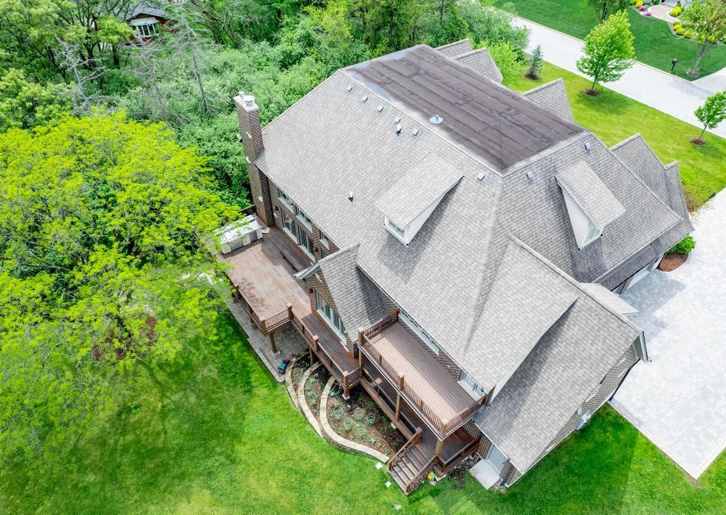 Majestic Custom Built Home on Over an Acre Backing to Woods in Burr Ridge Illinois Offered at 2999900 44
