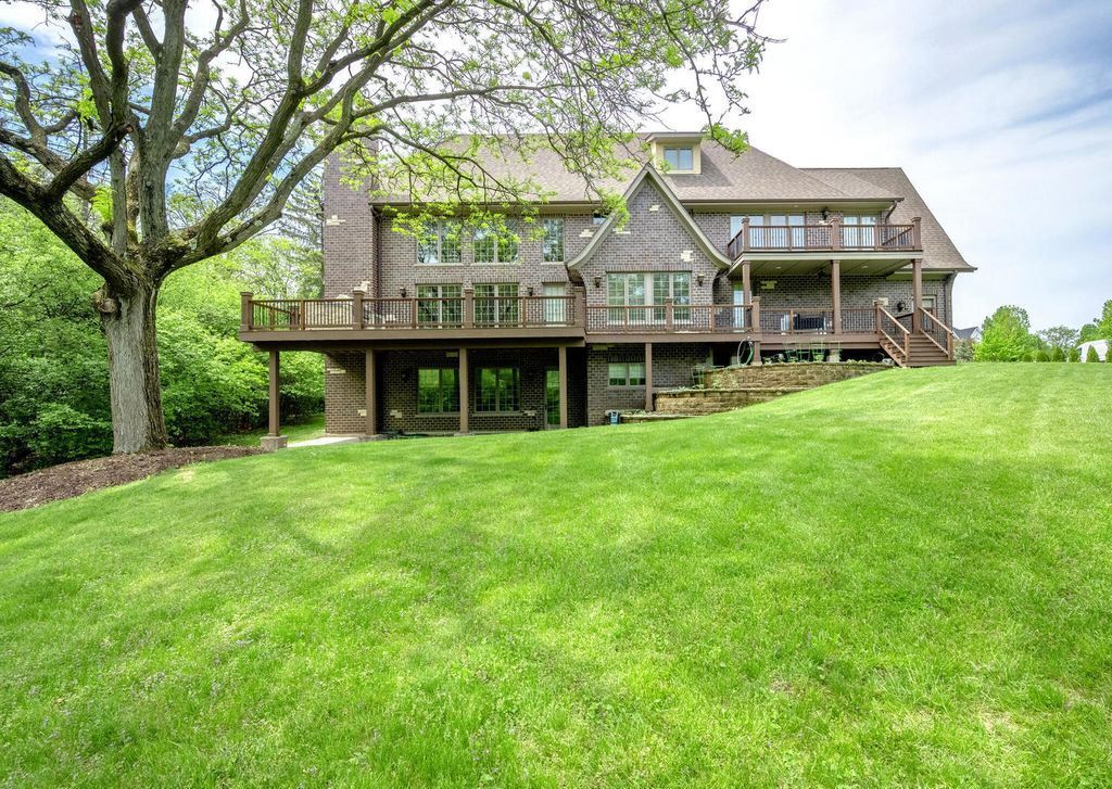 Majestic Custom Built Home on Over an Acre Backing to Woods in Burr Ridge Illinois Offered at 2999900 45