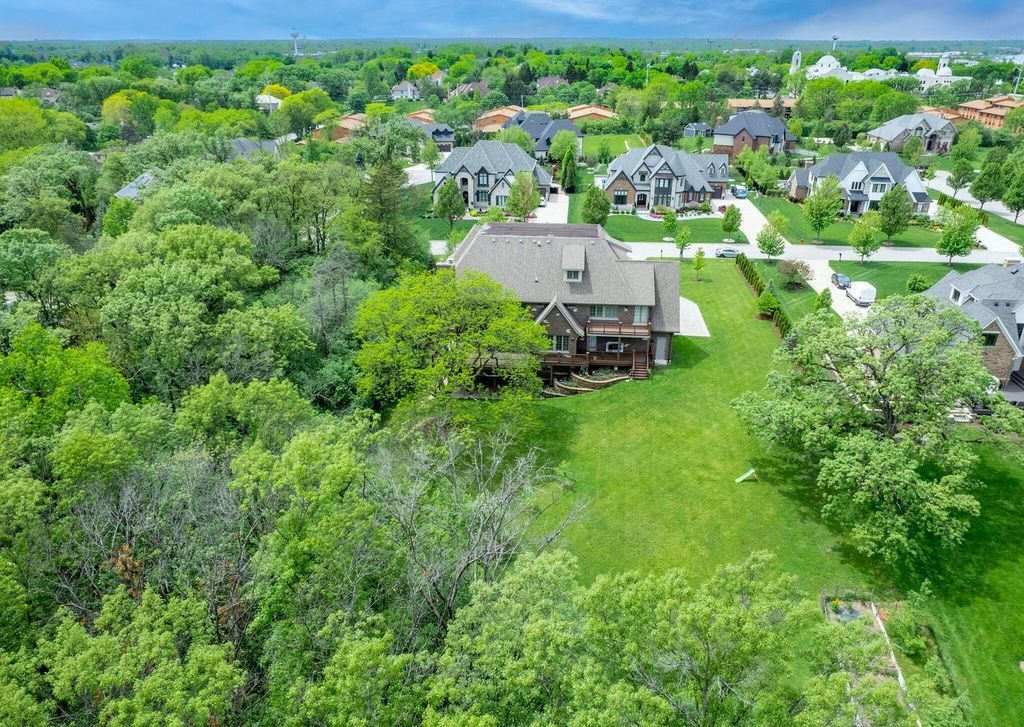 Majestic Custom Built Home on Over an Acre Backing to Woods in Burr Ridge Illinois Offered at 2999900 47