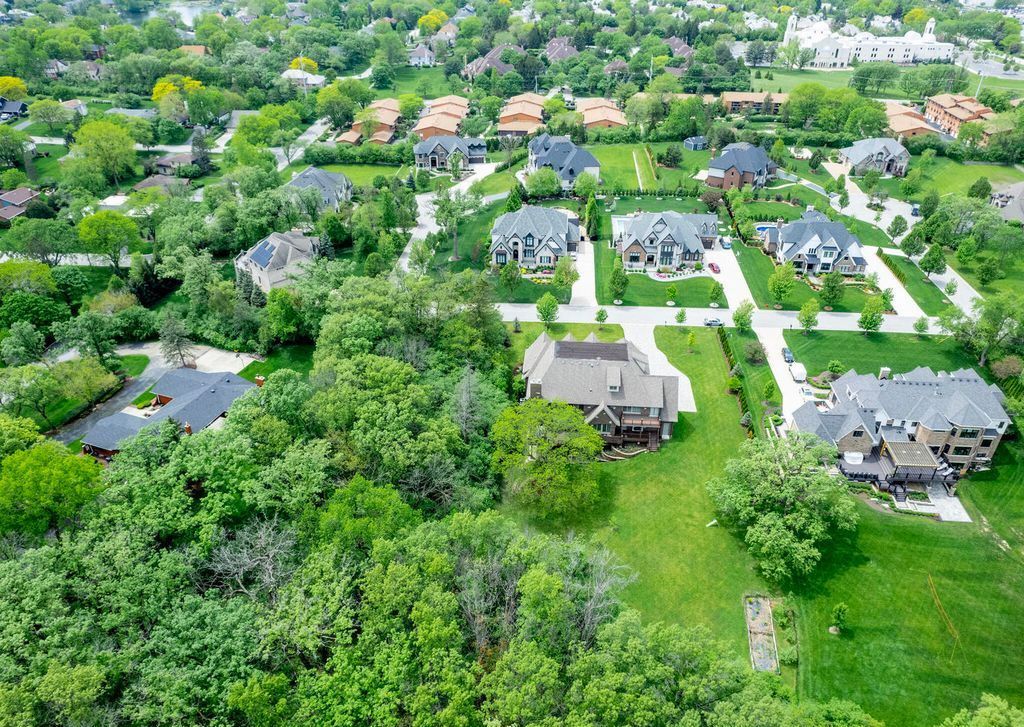 Majestic Custom Built Home on Over an Acre Backing to Woods in Burr Ridge Illinois Offered at 2999900 49