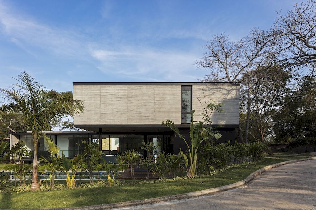 Pomarino House, Integrates Elegance with Panoramic Views by Sommet
