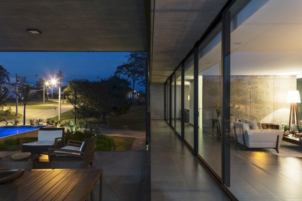 Pomarino House, Integrates Elegance with Panoramic Views by Sommet